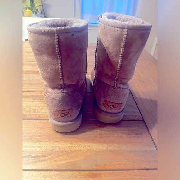 UGG Boots Classic Short 1/2 calf in burnt cedar; SIZE 8 - Picture 4 of 10